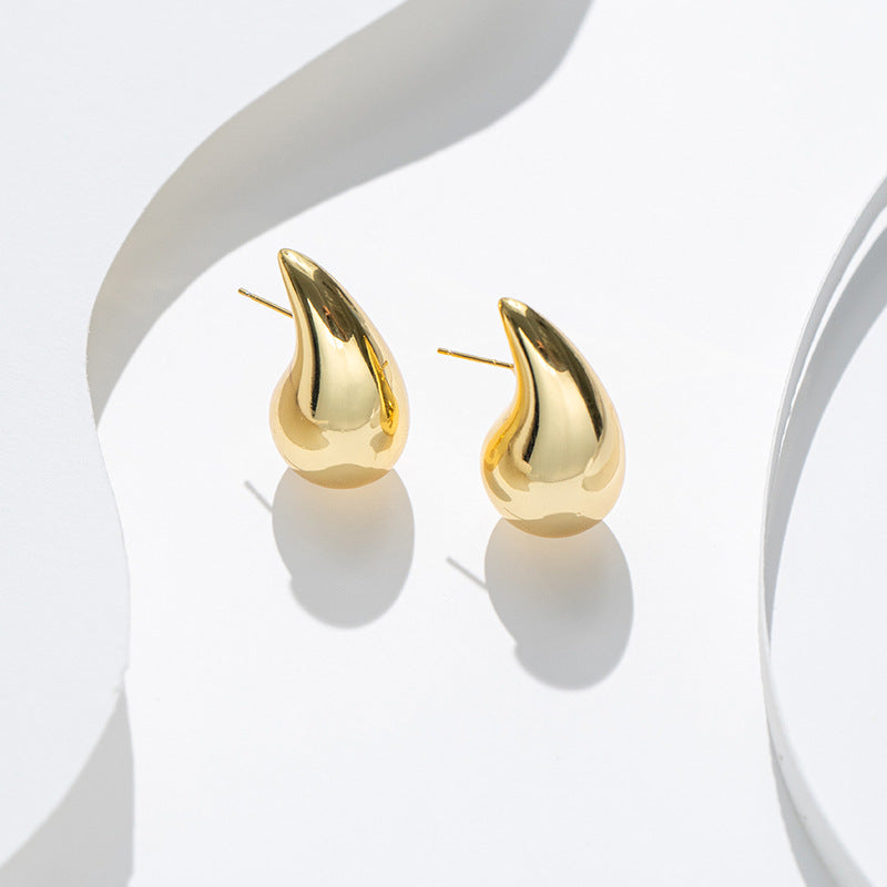 Pendientes de lágrima hueca de titanio chapados en oro de 18 quilates de moda