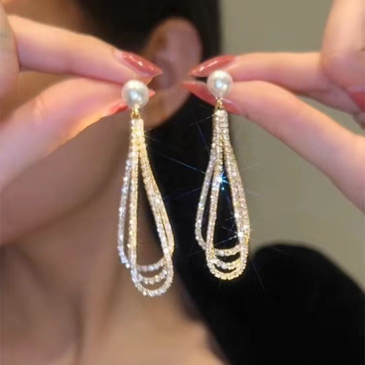Pendientes de perlas con forma de gota y diamantes de temperamento