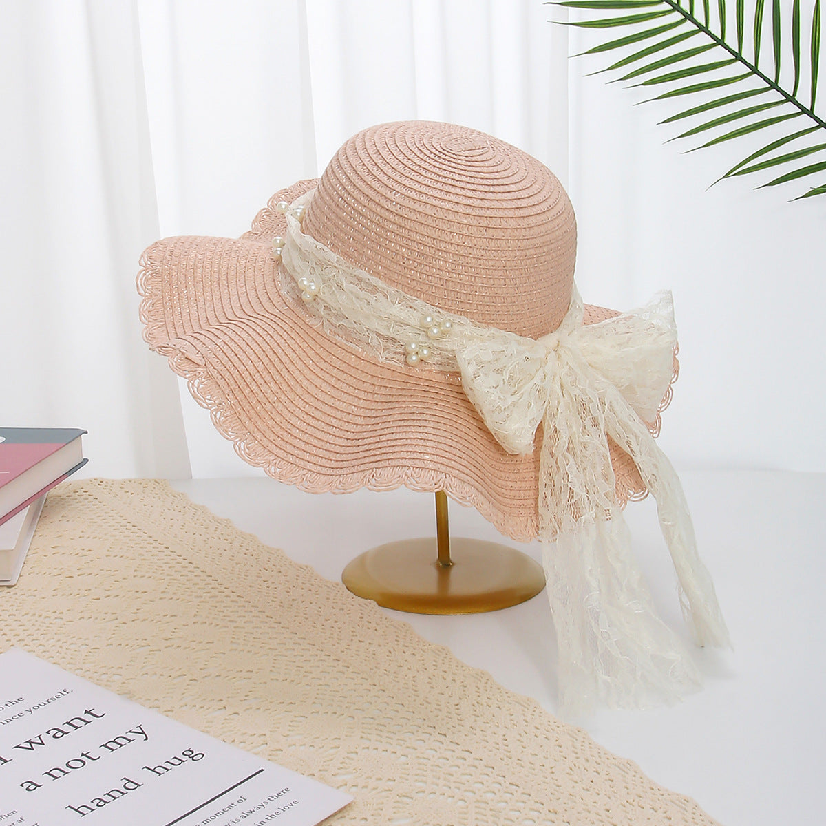 Wavy-Edge Floral Straw Hat