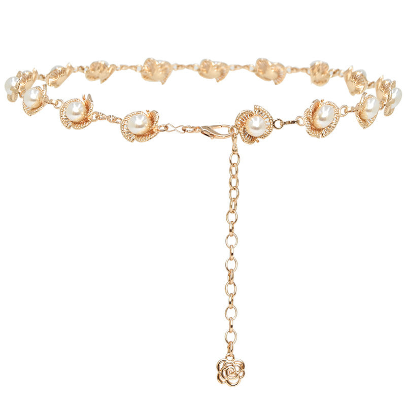 Pearl pendant decorated with thin belt,
