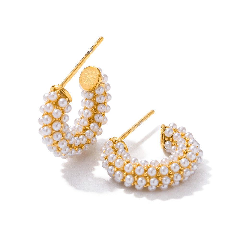 Mini pendientes en forma de C con incrustaciones de perlas