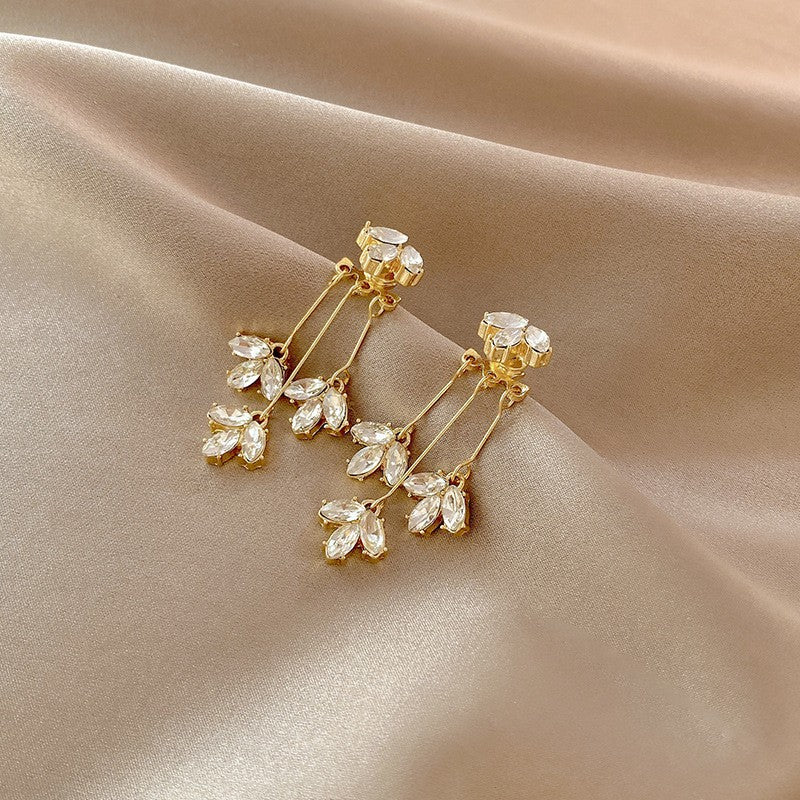 Pendientes de hojas con flecos elegantes y sencillos