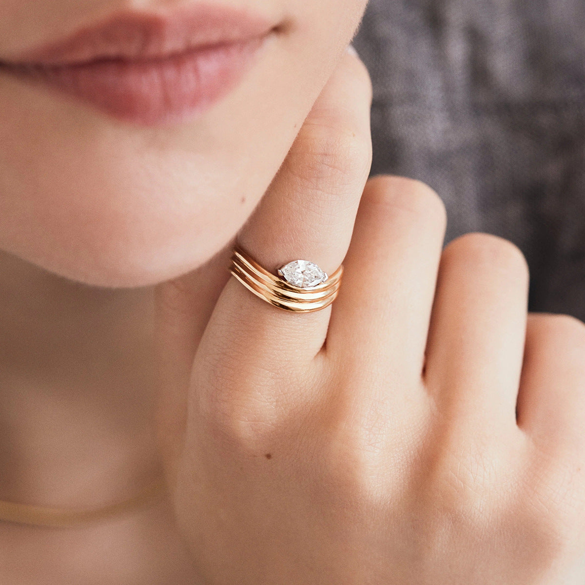 Wave-shaped rhinestone ring