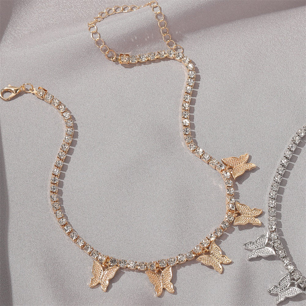 Collar con colgante de mariposa con diamantes de imitación muy popular