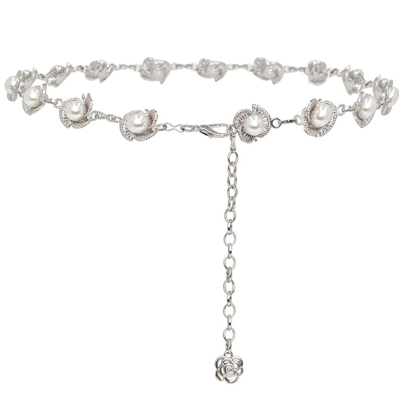 Pearl pendant decorated with thin belt,