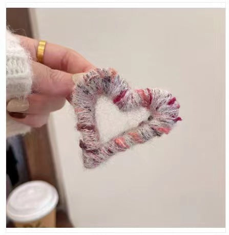 Yarn love grab clip girl