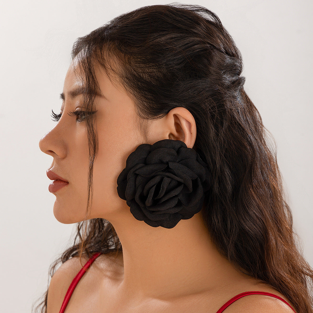 Collar de hilo encerado de cuero con flor de rosa roja