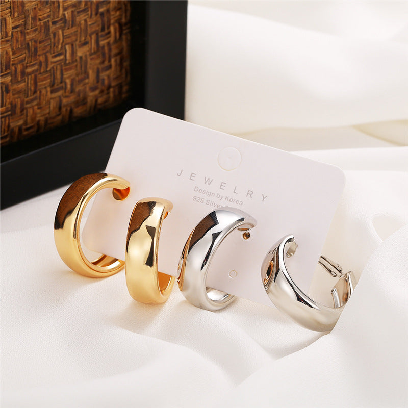 Creative C-shaped metal earrings for women