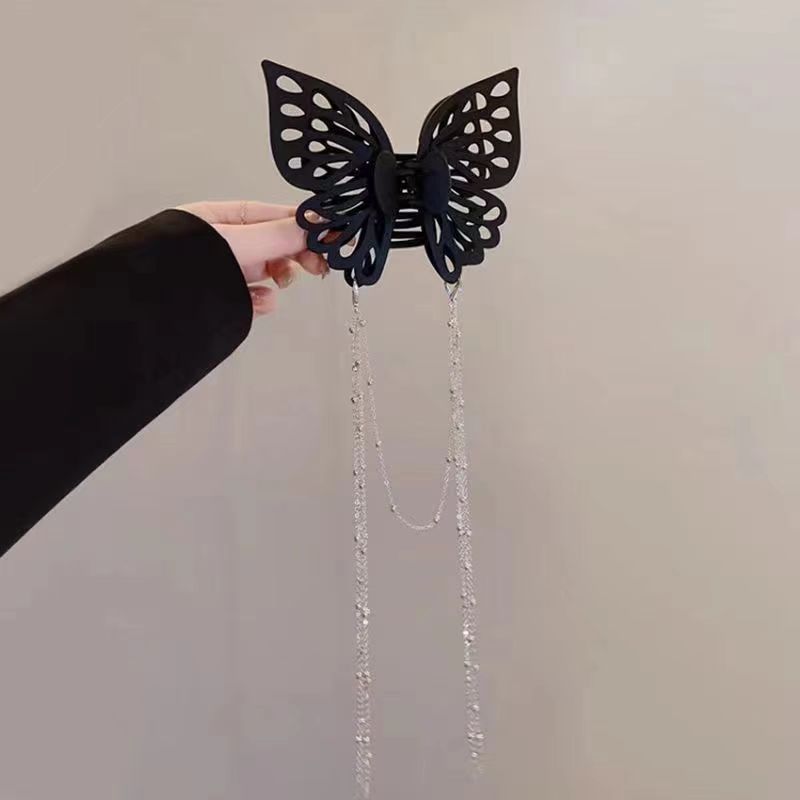 Hollow butterfly tassel grab clip