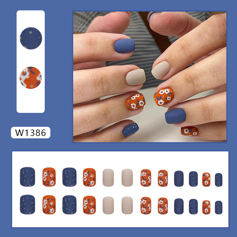 Uñas postizas cuadradas con diseño floral en tonos marrones y azules