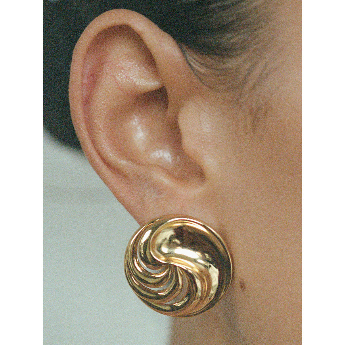 Round Convex Thread Earrings