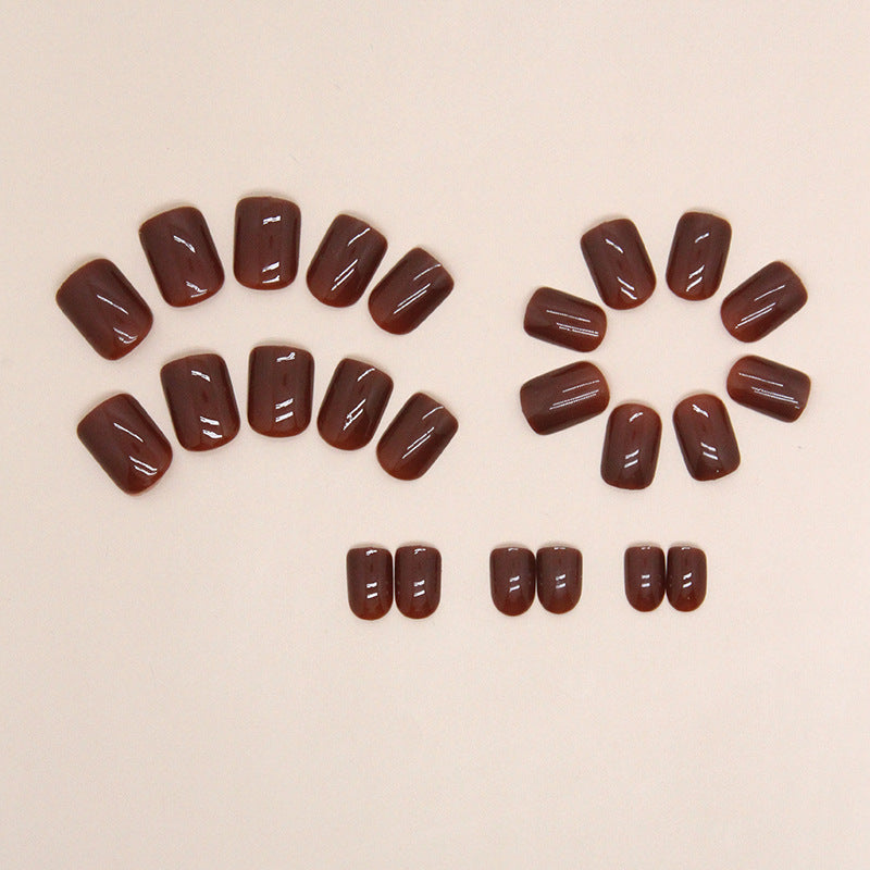 Uñas postizas de color marrón rojizo para usar en otoño/invierno