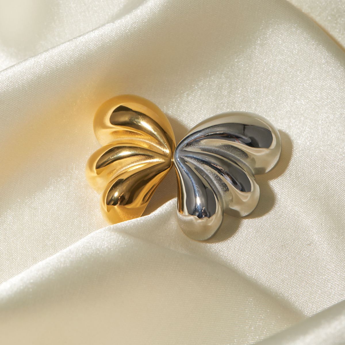 Three-petal teardrop butterfly earrings
