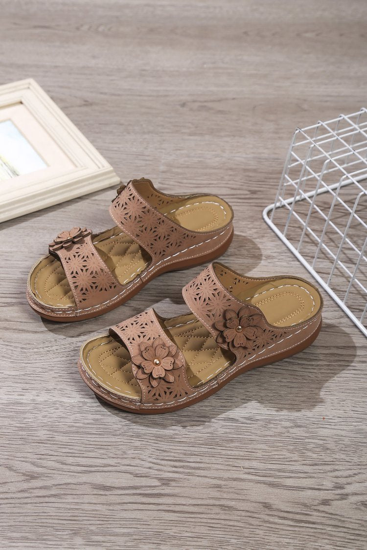 Soft-soled hollow flower sandals