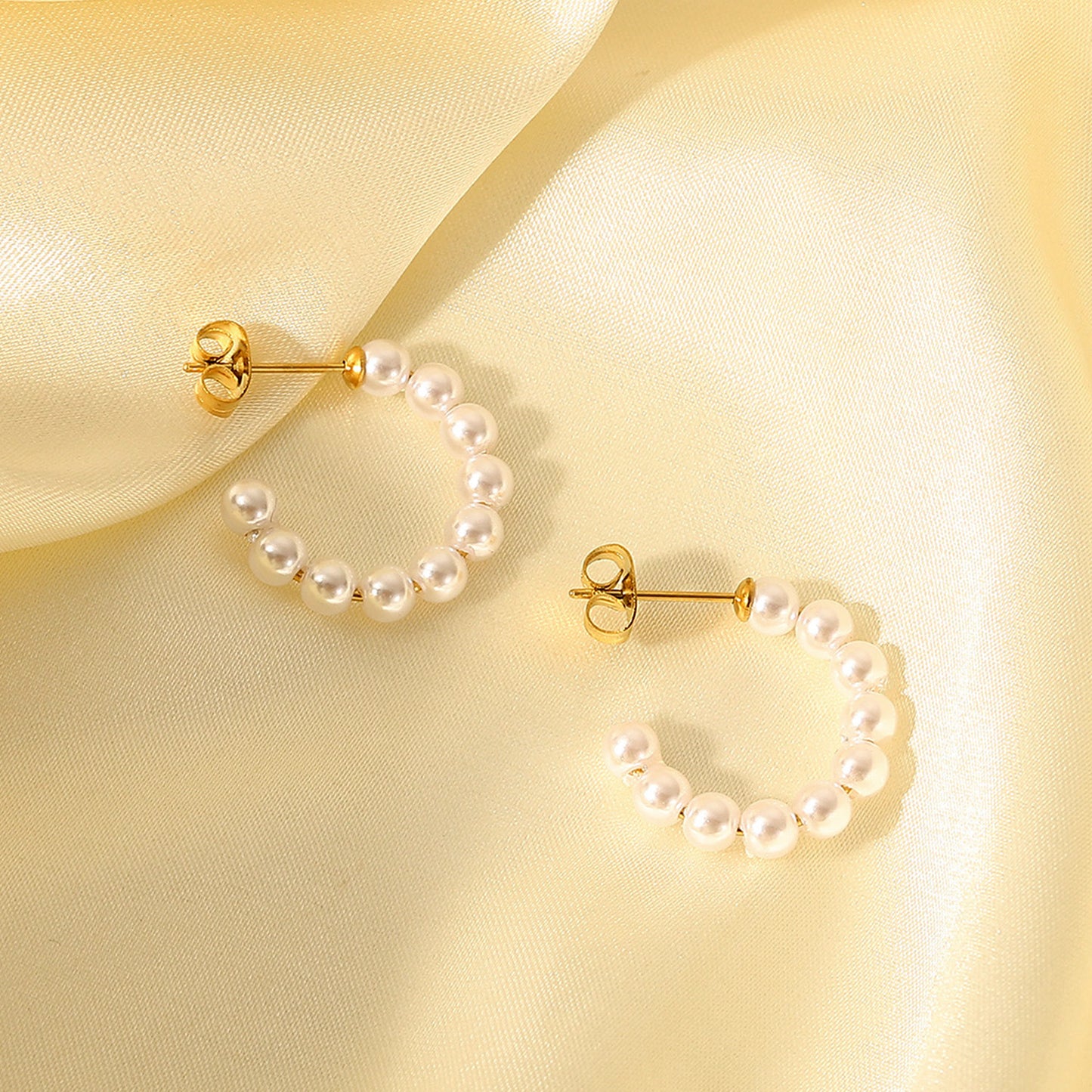 Pendientes de perlas en forma de C