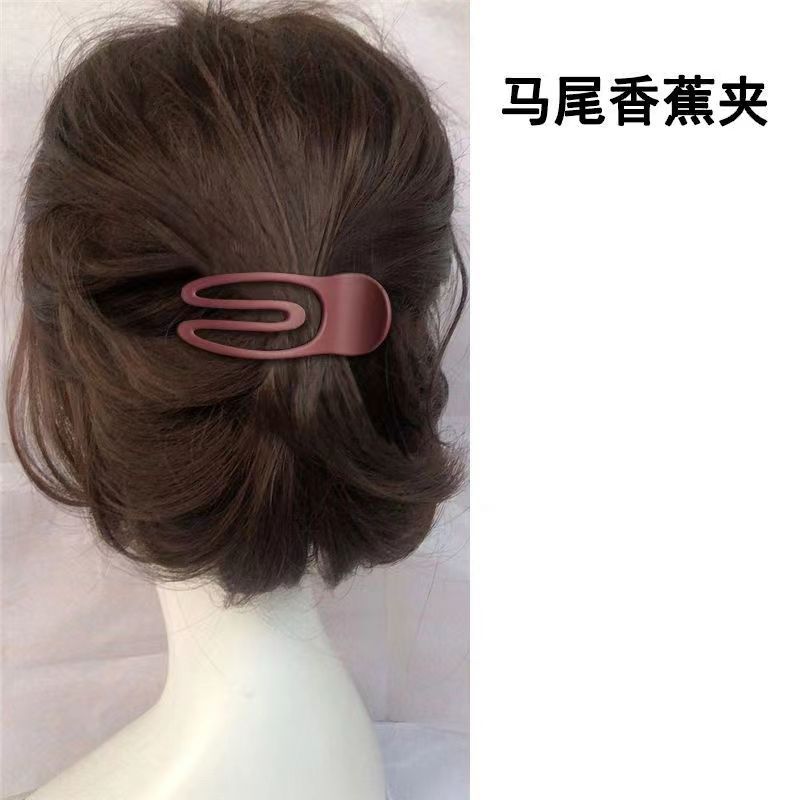Frosted hairpin woman