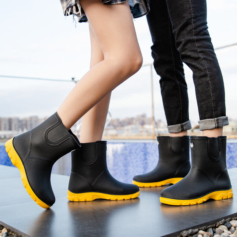 Short rain boots couple thick soles