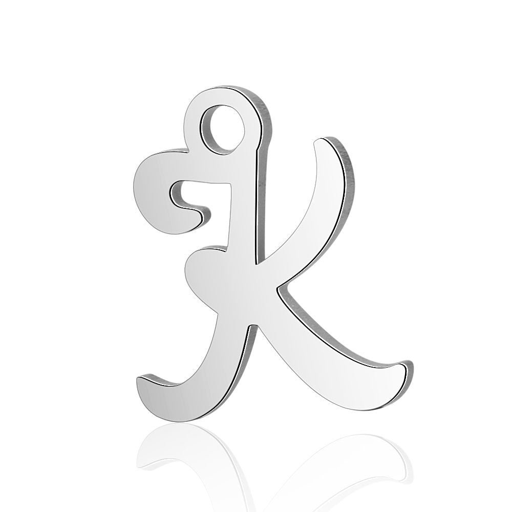 Juego completo de 10 piezas de acero de titanio con 26 colgantes de letras en inglés