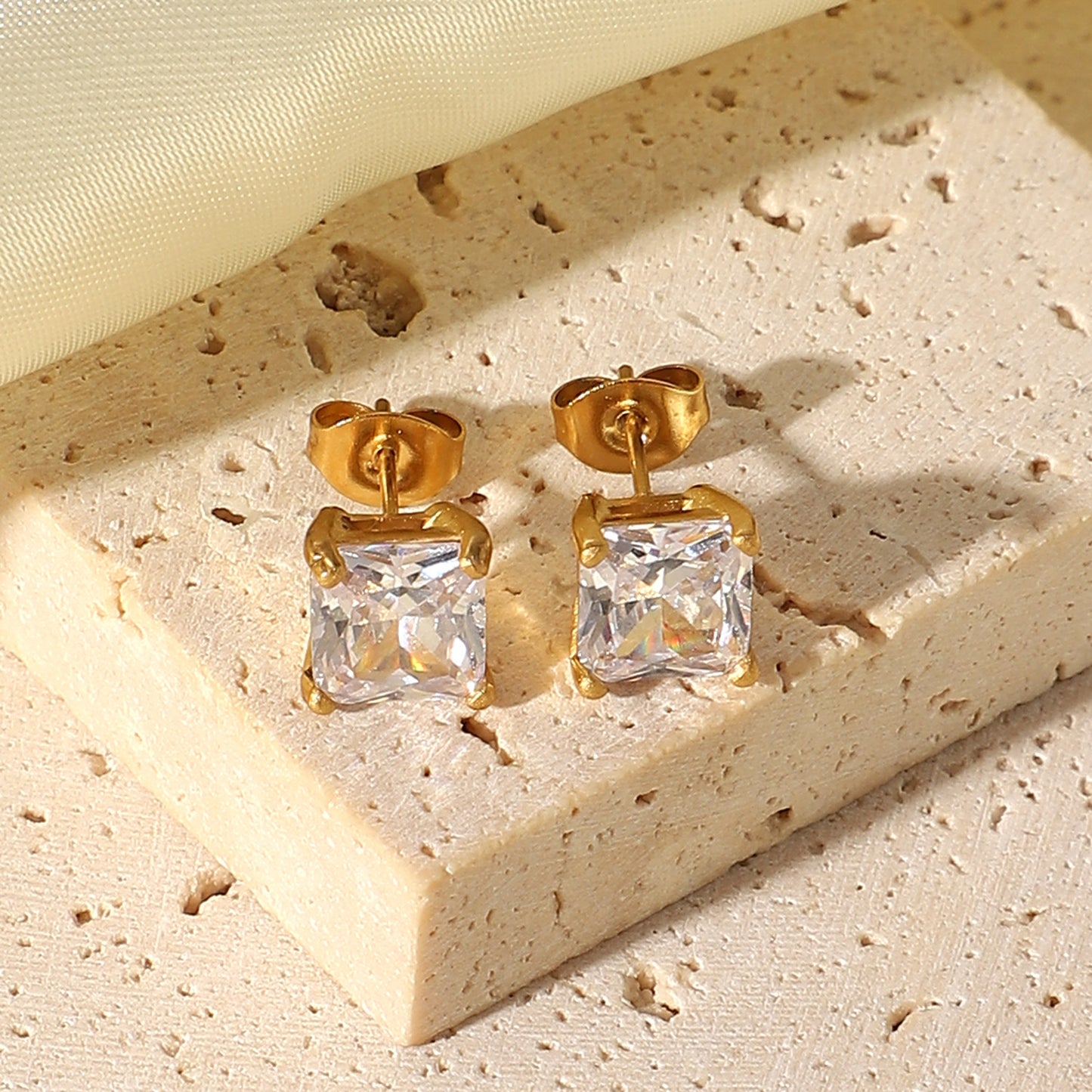 Pendientes cuadrados de circonitas blanco/rosa/verde té