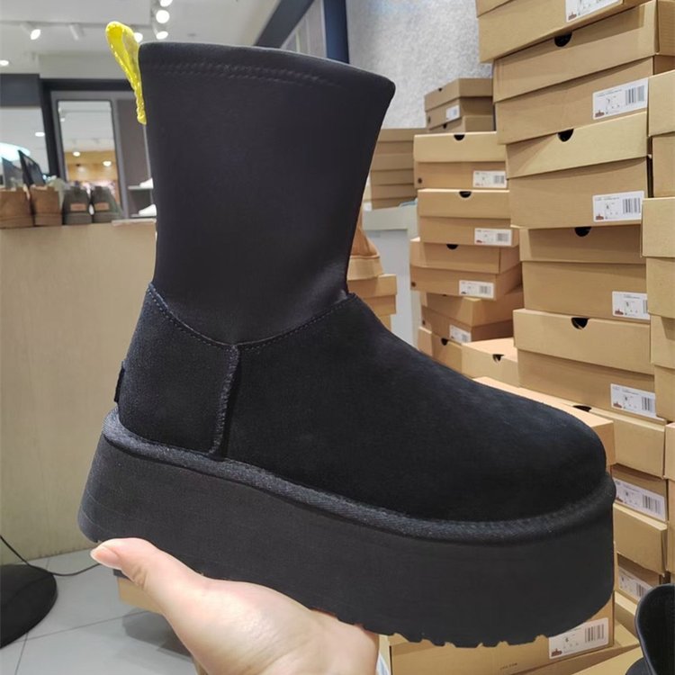 Thick-soled snow boots for women in winter
