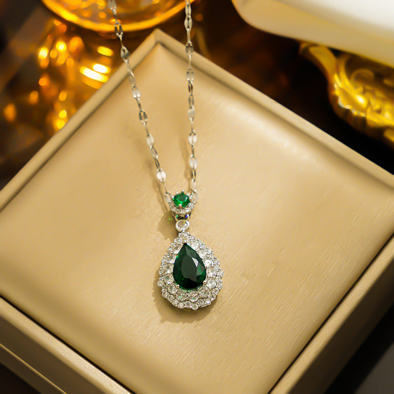Elegante collar con gota de circonita verde, acero de titanio antidecoloración