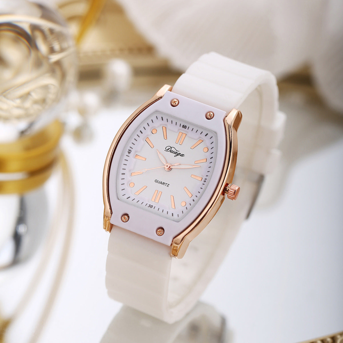 Quartz watch women's model