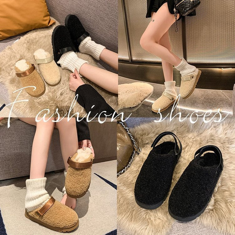 Two Internet celebrity slippers