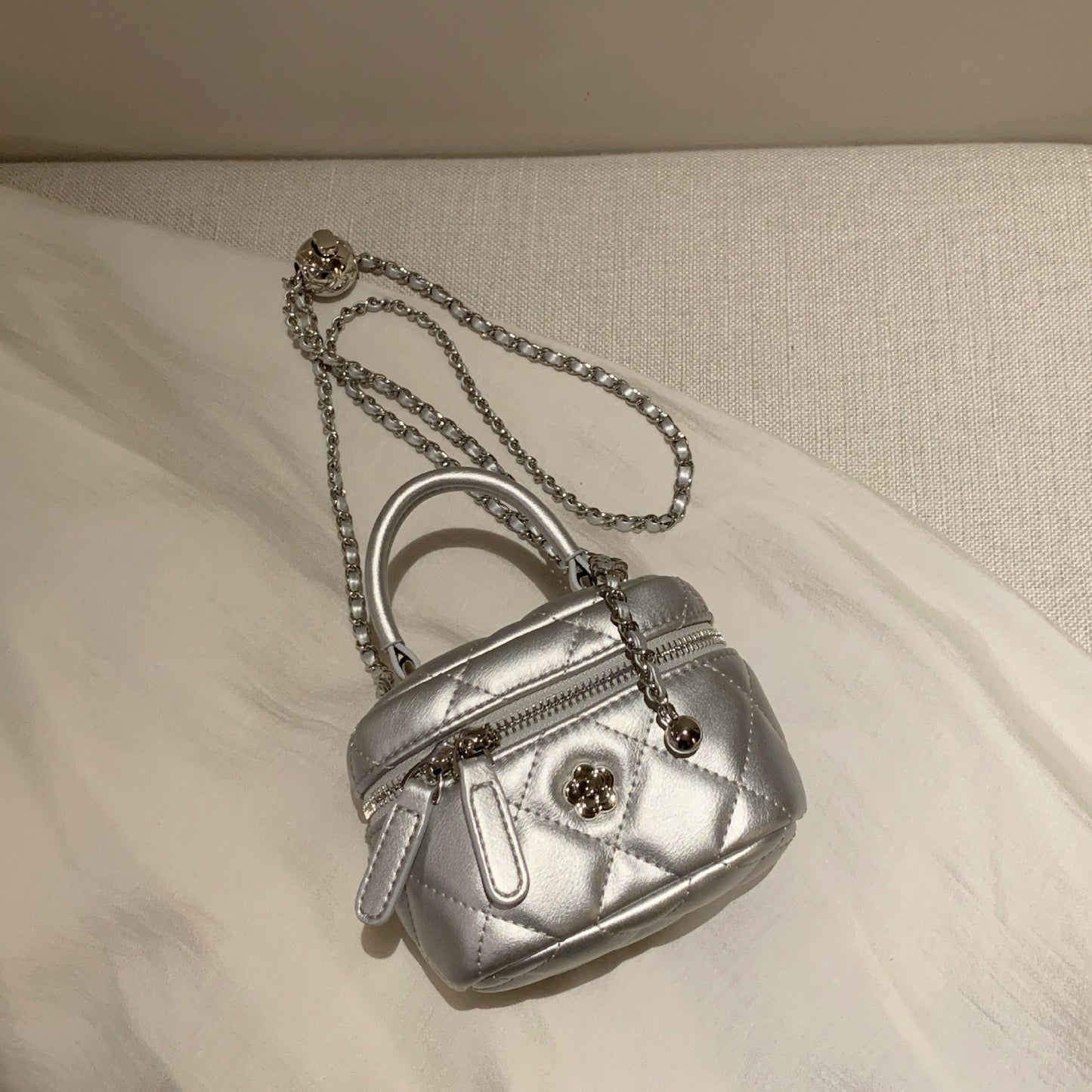 Bolso bandolera pequeño con cadena estilo Chanel