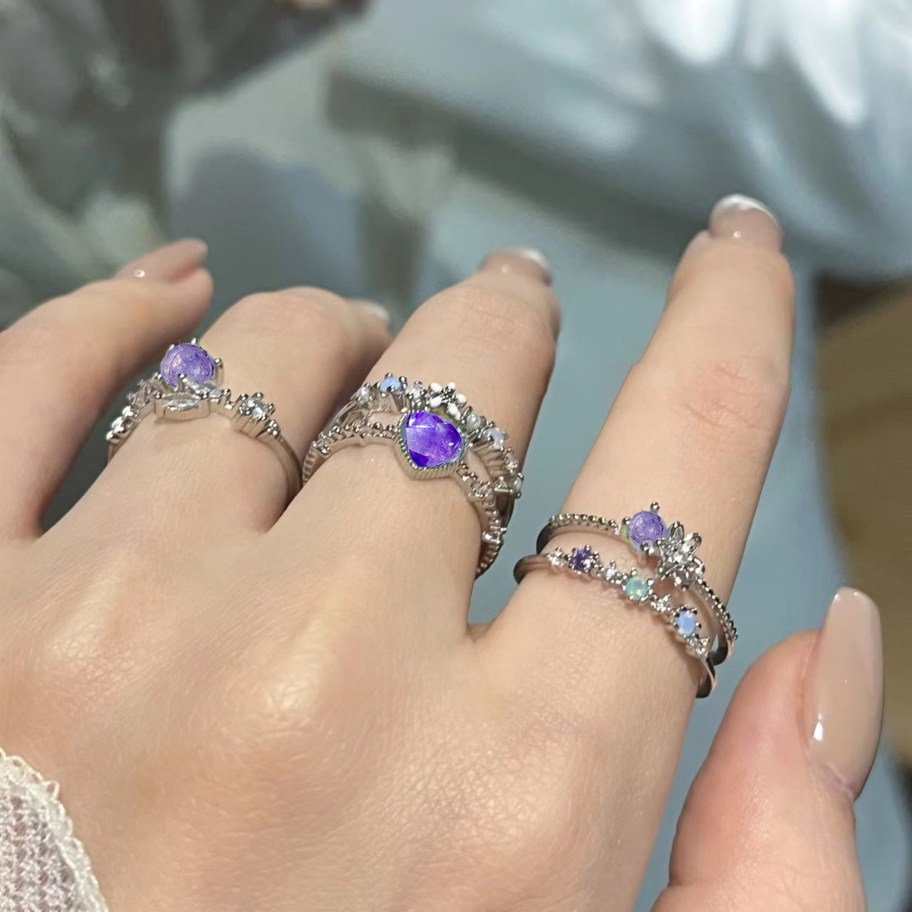 Juego de 3 anillos de circonitas con forma de corazón morado y luz de luna