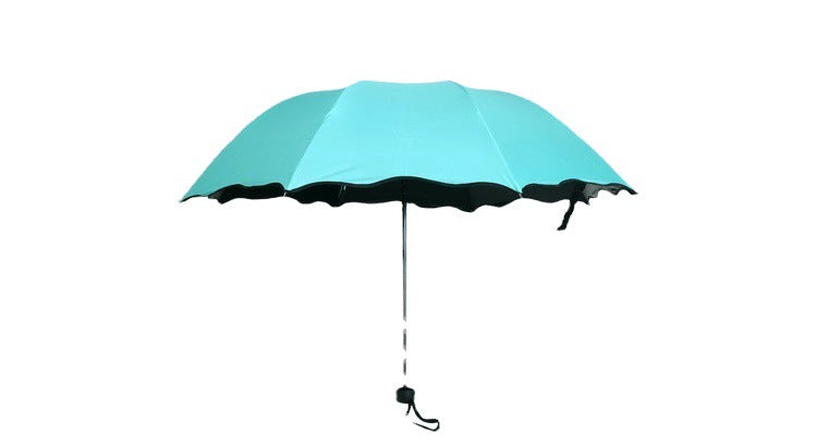 Paraguas con flores que reacciona al agua