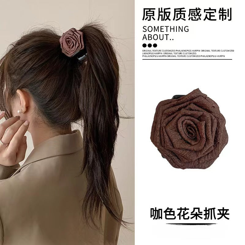Three-dimensional rose hairpin headdress
