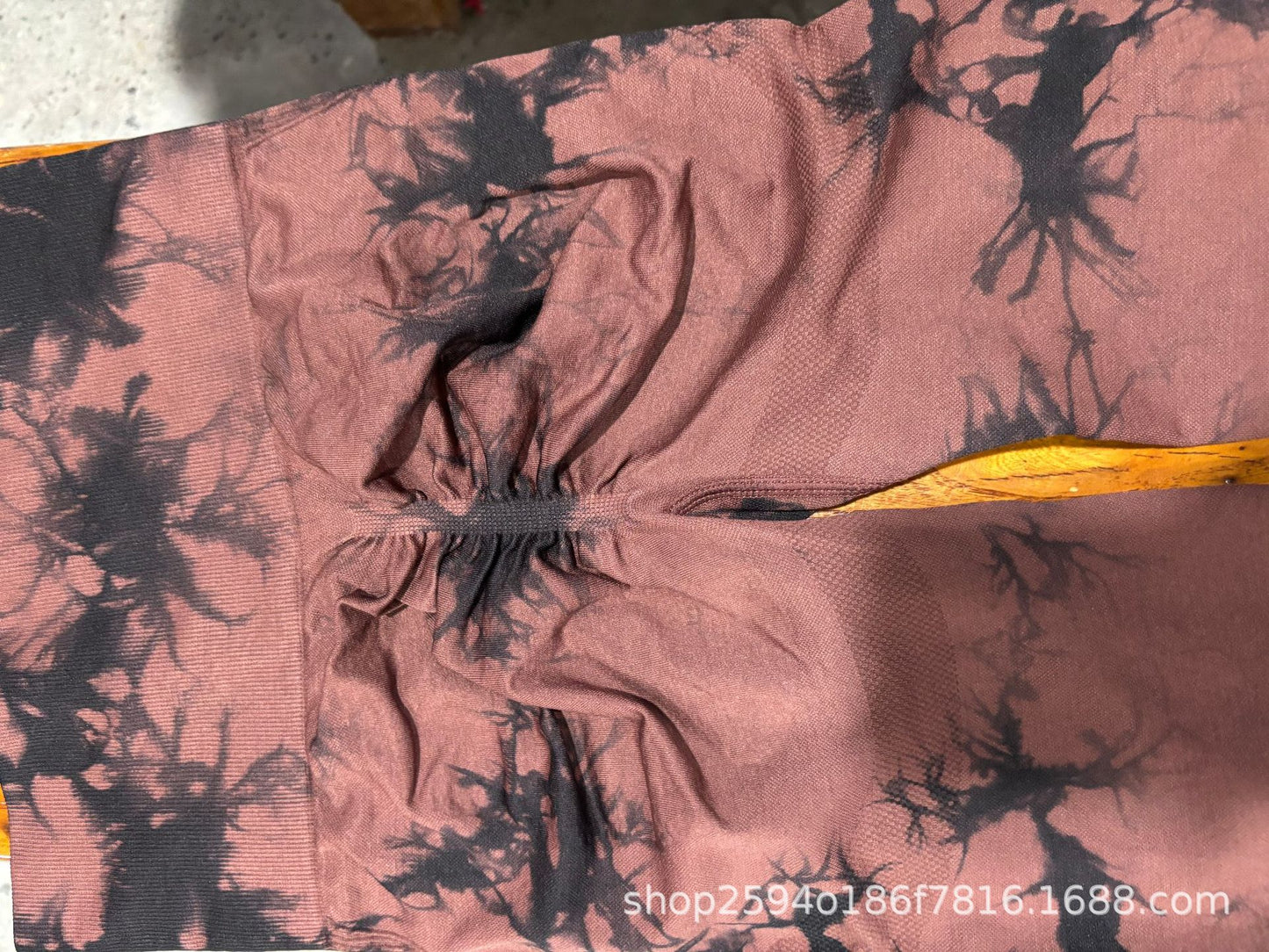 Pantalones de yoga de nueve puntos de secado rápido con efecto tie-dye y cintura alta