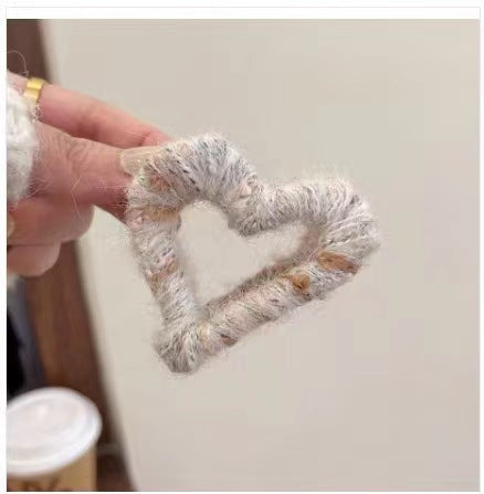 Yarn love grab clip girl