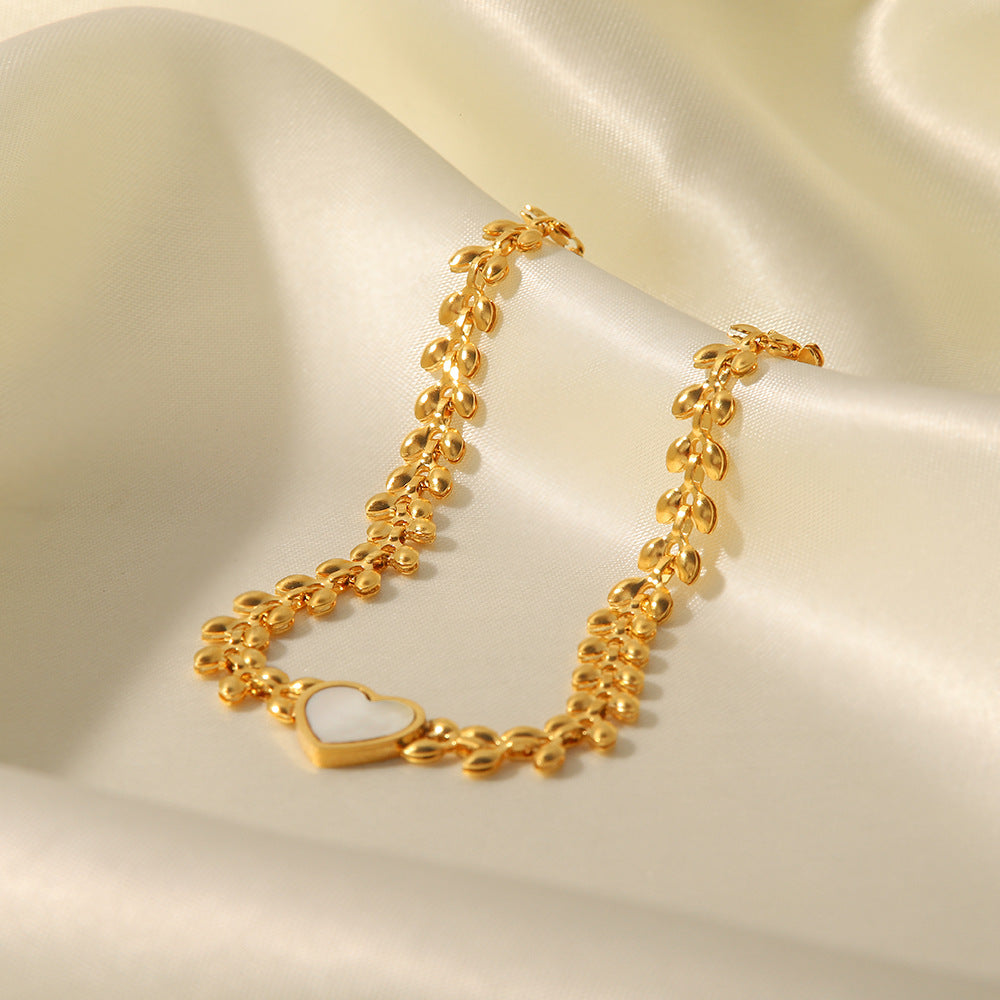 Pulsera de acero de titanio con corazón de amor y conchas marinas