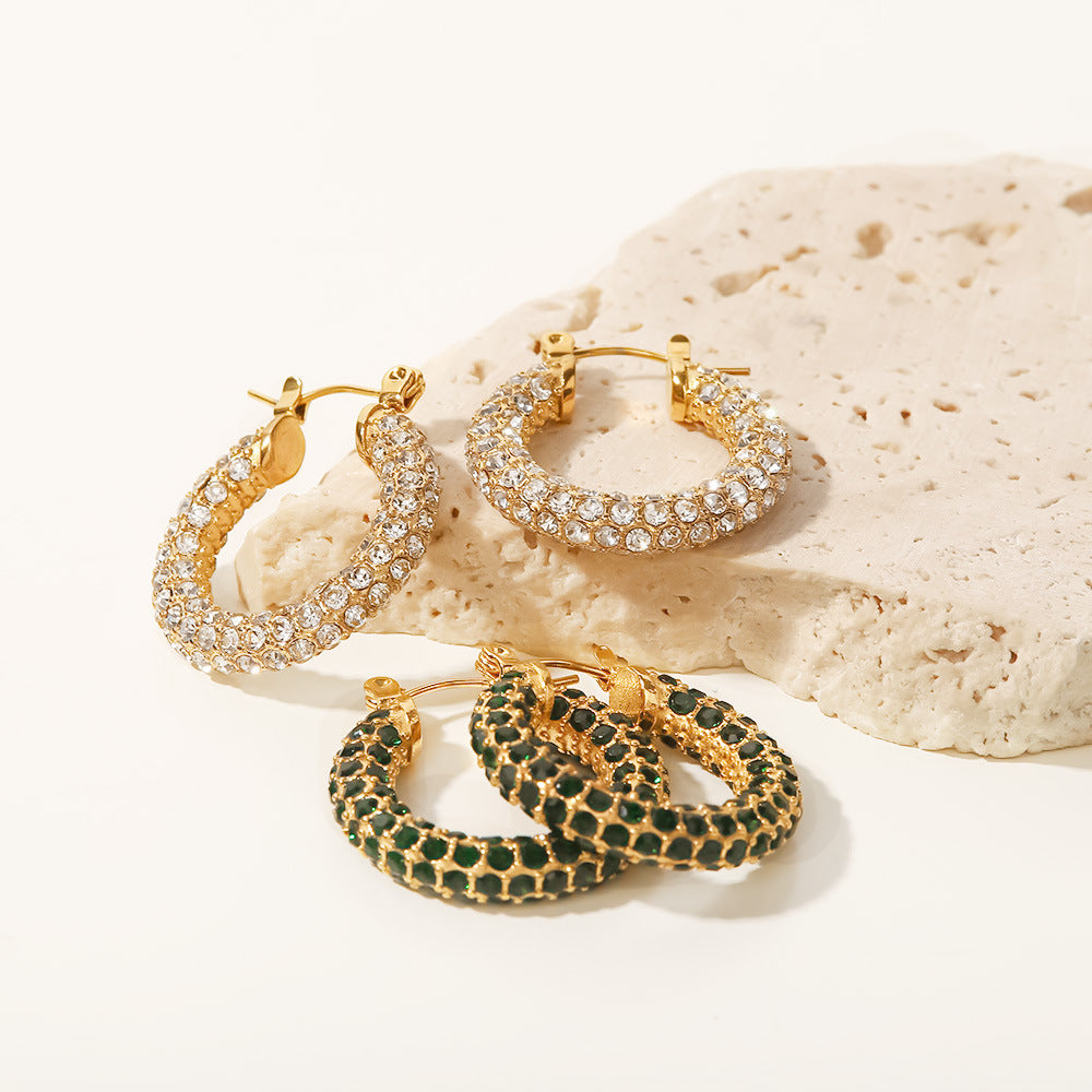 Pendientes con pavé de diamantes blancos y verdes