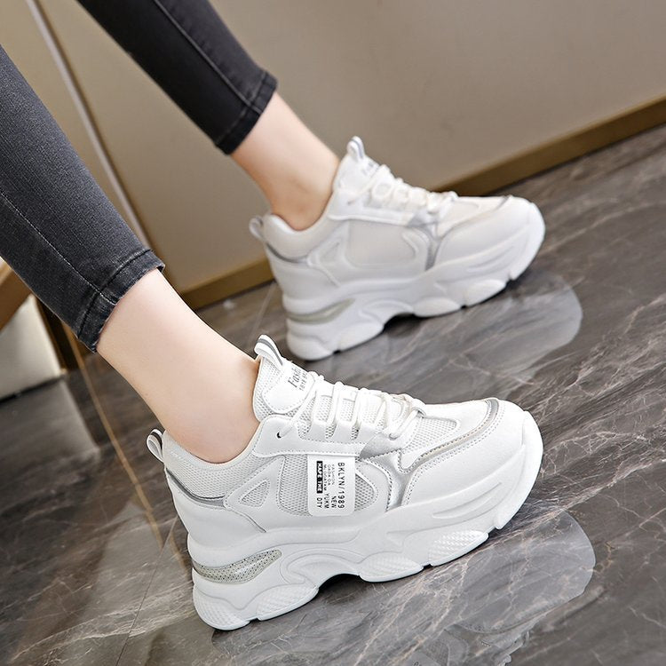 Thick-soled lace-up sneakers