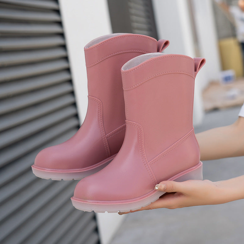 Wearing versatile rubber shoes
