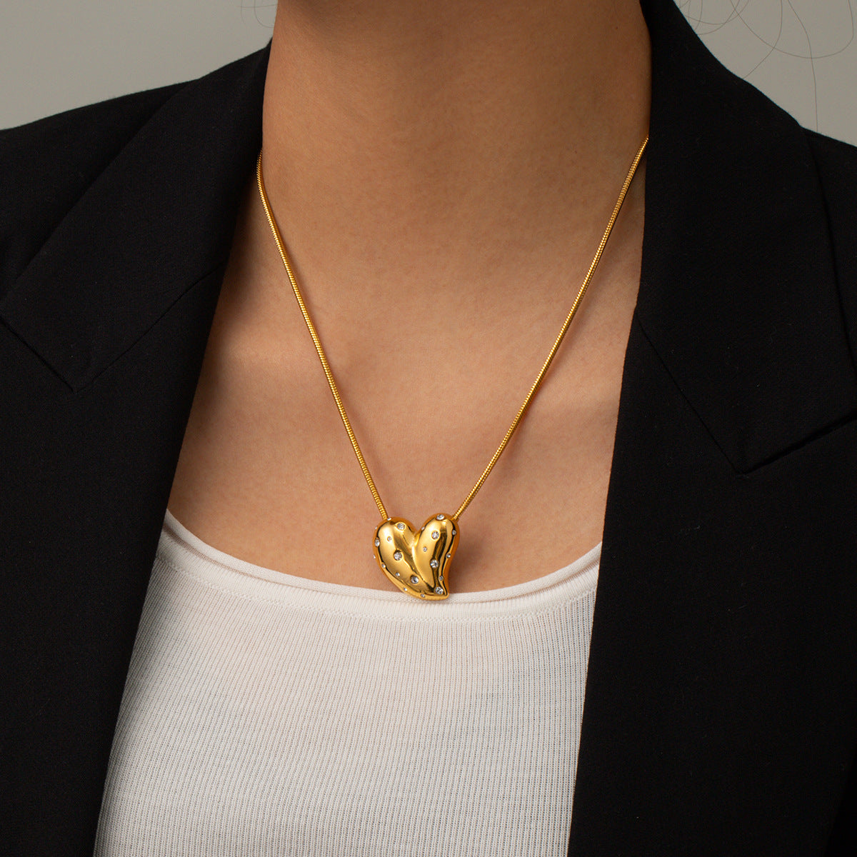 Collar con colgante de corazón de diamantes de imitación blancos