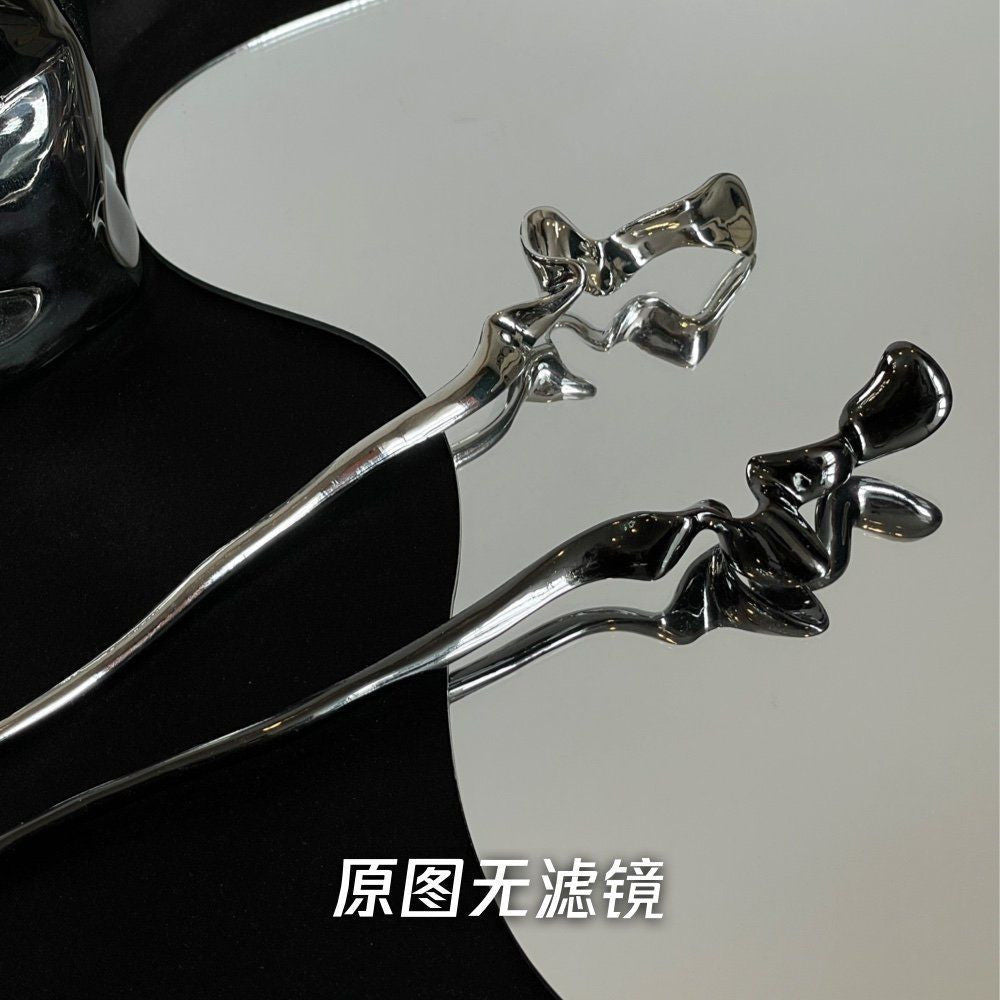 Streamlined metal hairpin