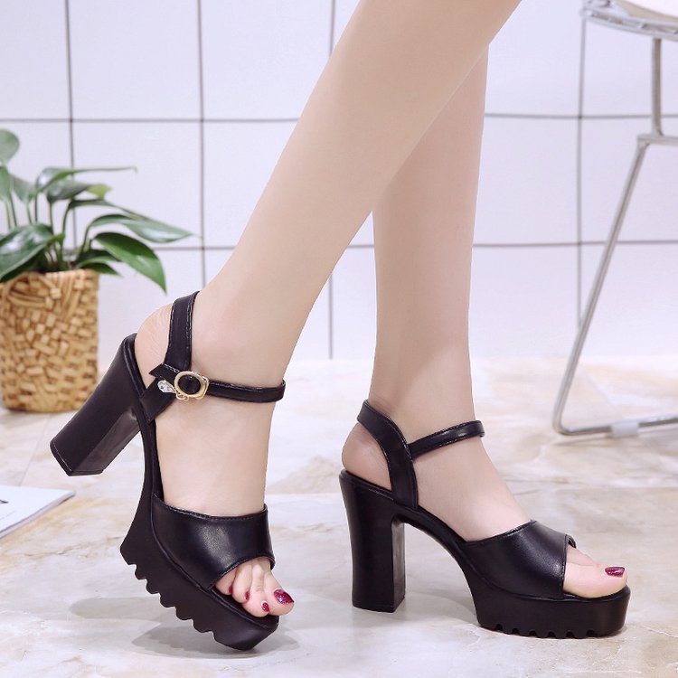 thick heel one-word buckle with fish mouth sandals