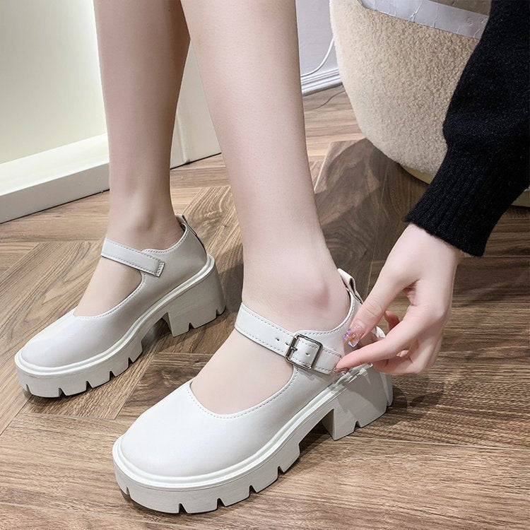 Small leather shoes woman