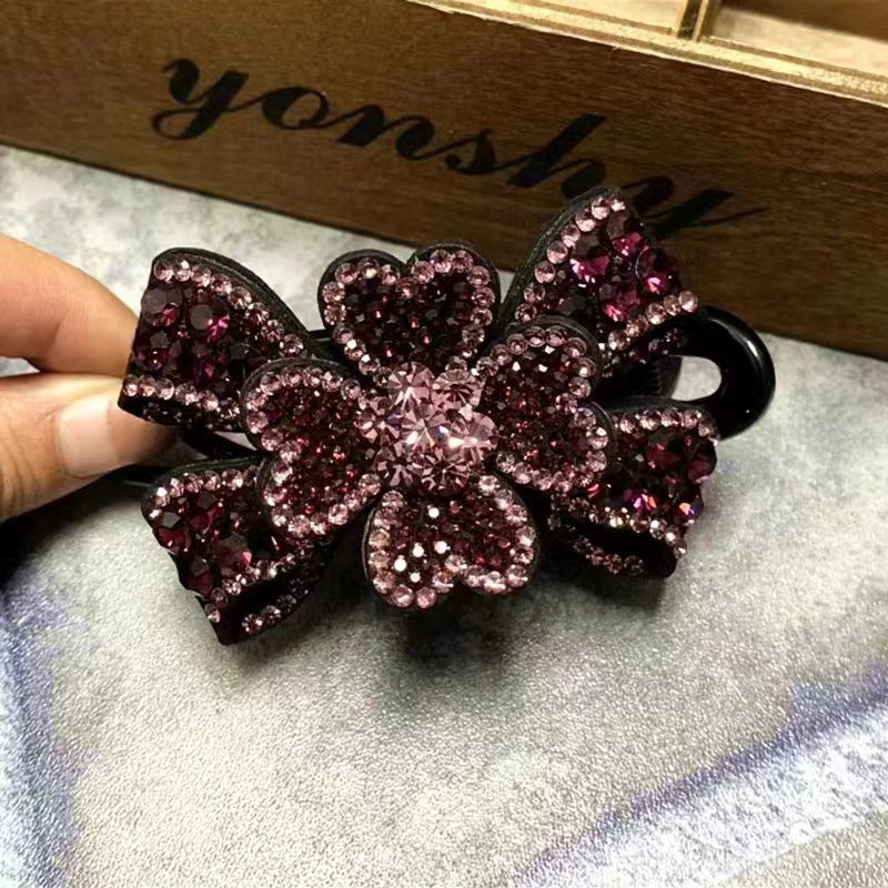 Horquilla con forma de pico de pato y mariposa tridimensional con diamantes de imitación