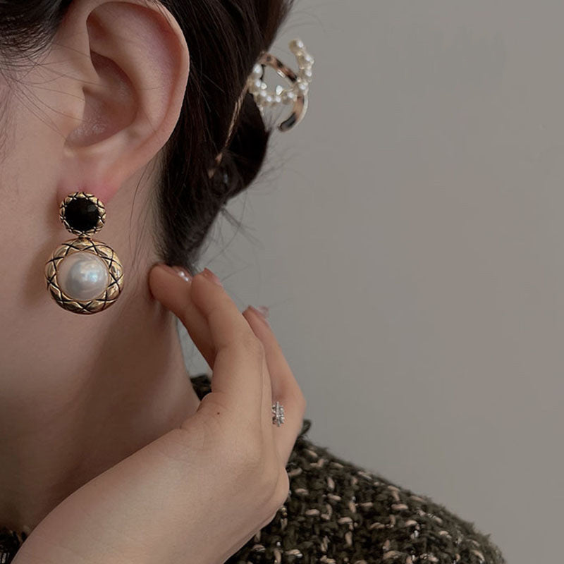 Pendientes vintage dorados texturizados con fragancia de viento de primera calidad