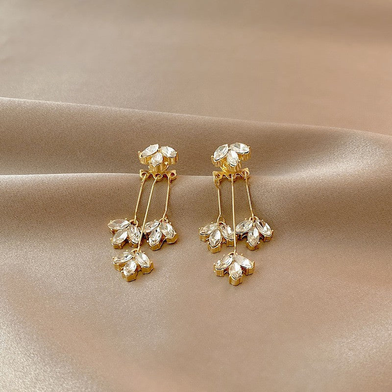 Pendientes de hojas con flecos elegantes y sencillos