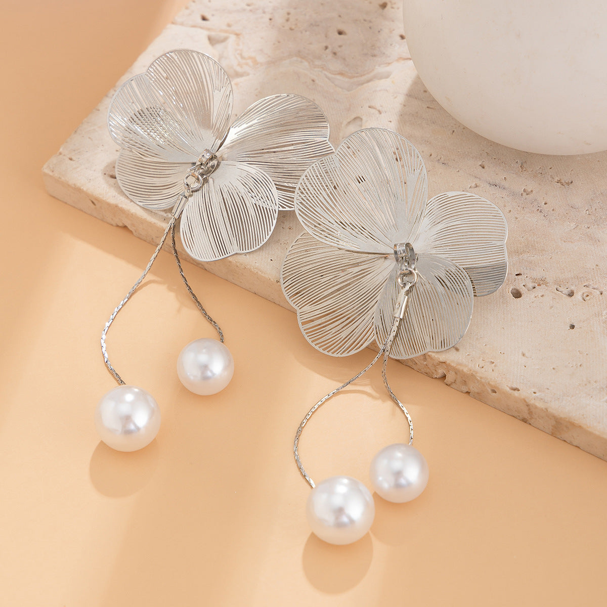 Pendientes de botón con forma de flor y hoja de ginkgo tridimensionales