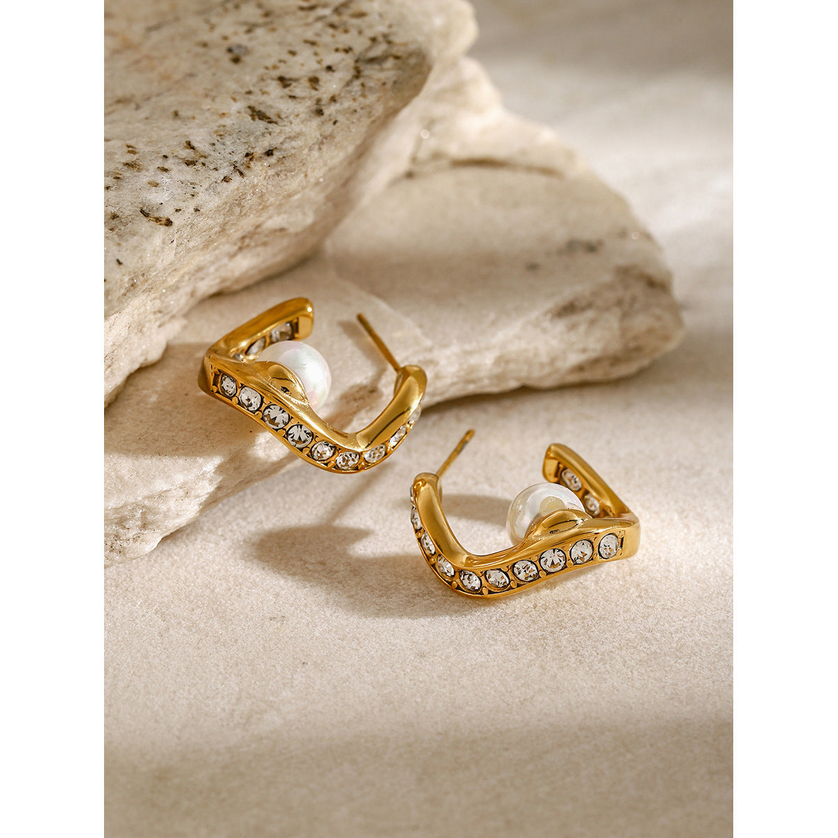 Wave shape earrings