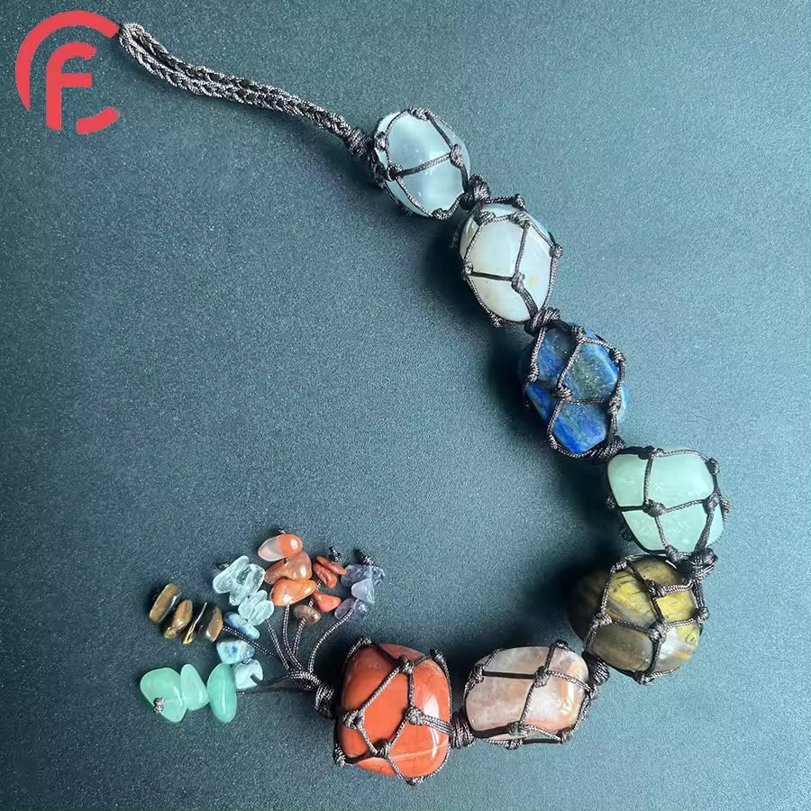 Pingente de carro tecido à mão com pedra crua irregular de cristal colorido de 7 cores