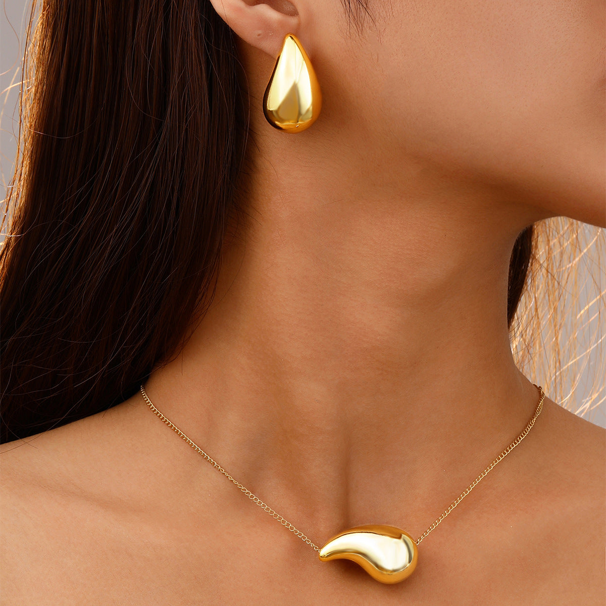 Teardrop-shaped earrings and necklace jewelry set 2 pieces