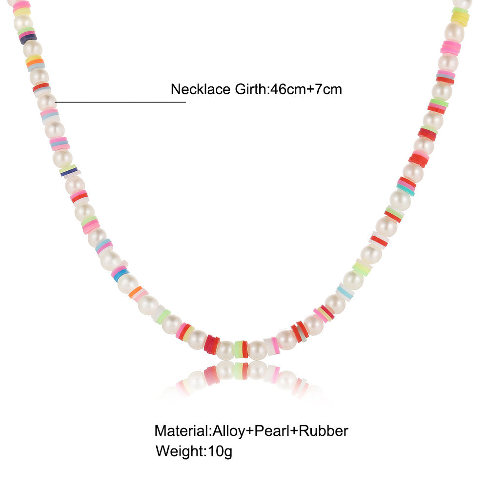 Collar de cuentas de arroz de colores con colgante de concha