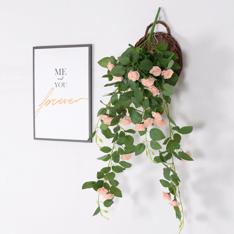 Flores artificiales para colgar en la pared de rosas.